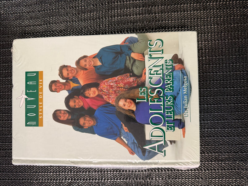Couverture de Les adolescents et leurs parents